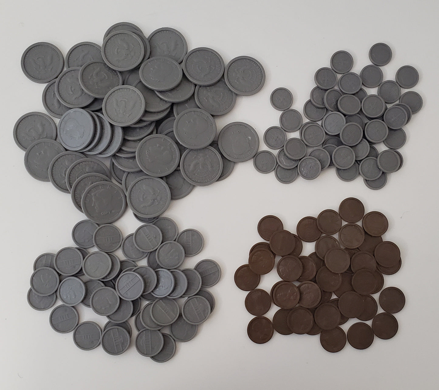 Plastic coins (approx. 200)