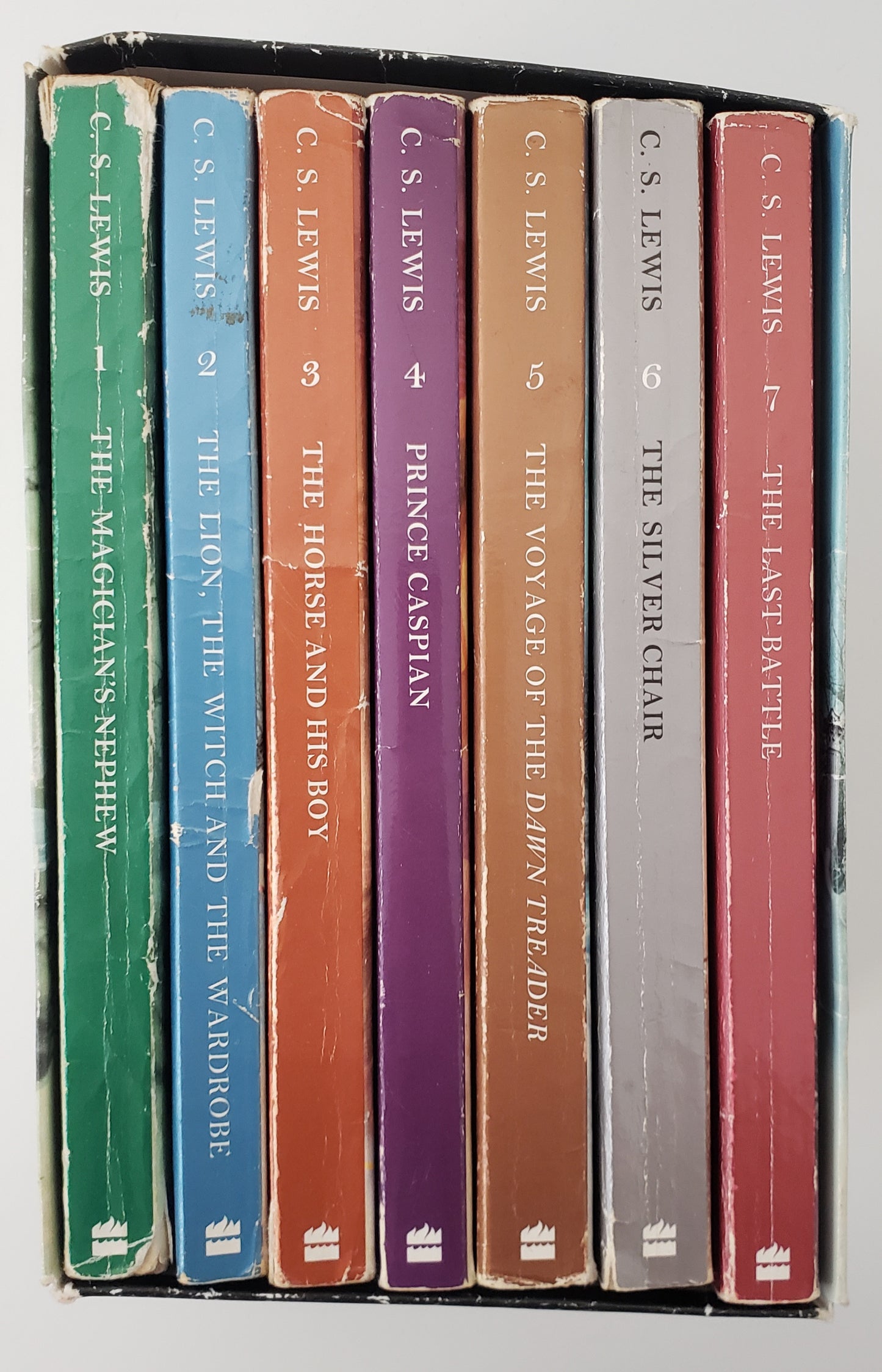 The Chronicles of Narnia Rack Box Set (Books 1 to 7)